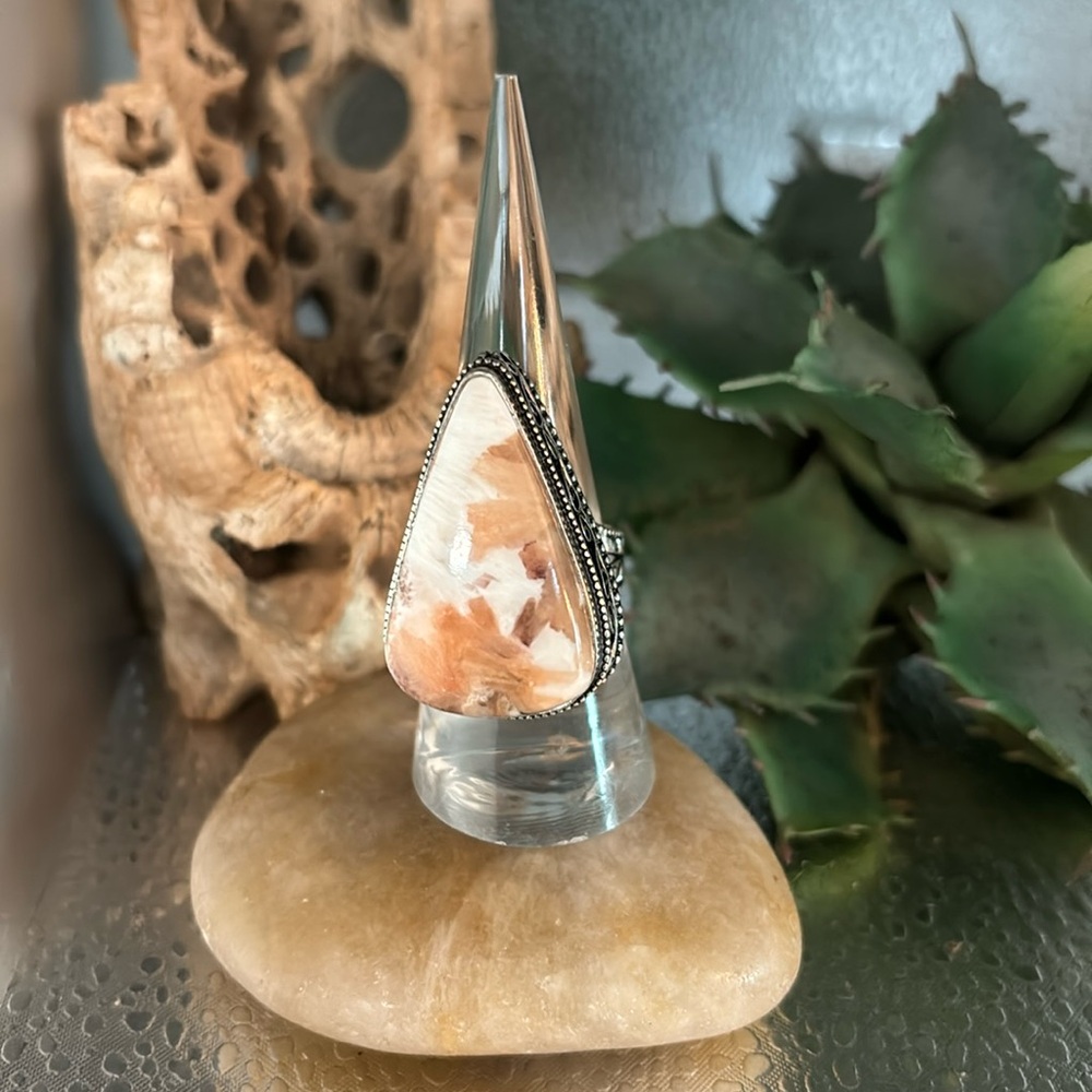 Size 7 1/2 Scolecite gemstone ring Good to open the third eye